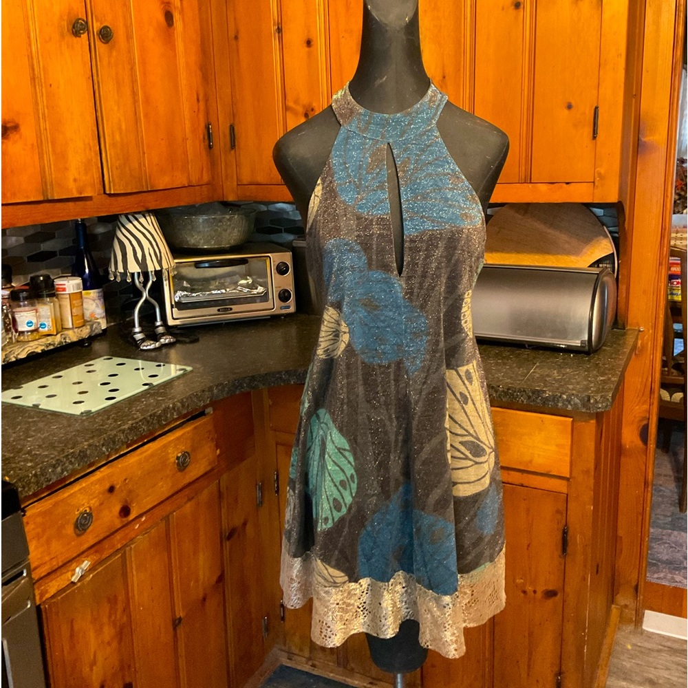 Cute feather print sparkle lined dress …Great dress back